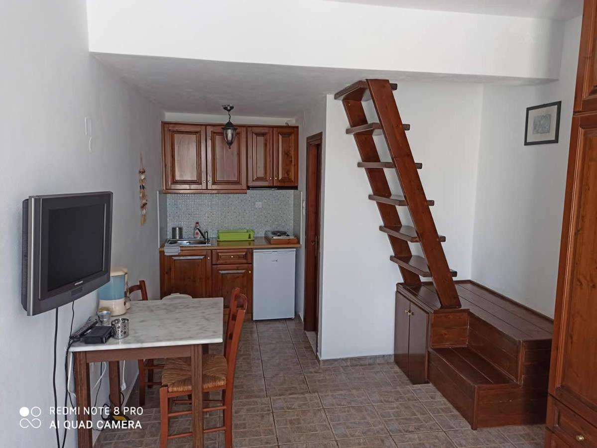 Asvestoti Mesonettes Blue Light Σιελ Μεζονετεs Hotel Pera Gyalos Eksteriør billede